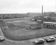 856969 Gezicht op het terrein van de voormalige wasserij Staatsen (Rotsoord 24) te Utrecht vanuit het noordwesten. Op ...